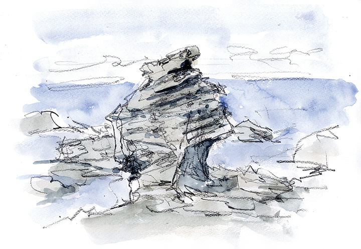 まるで彫刻、海岸に立つ「かぶと岩」