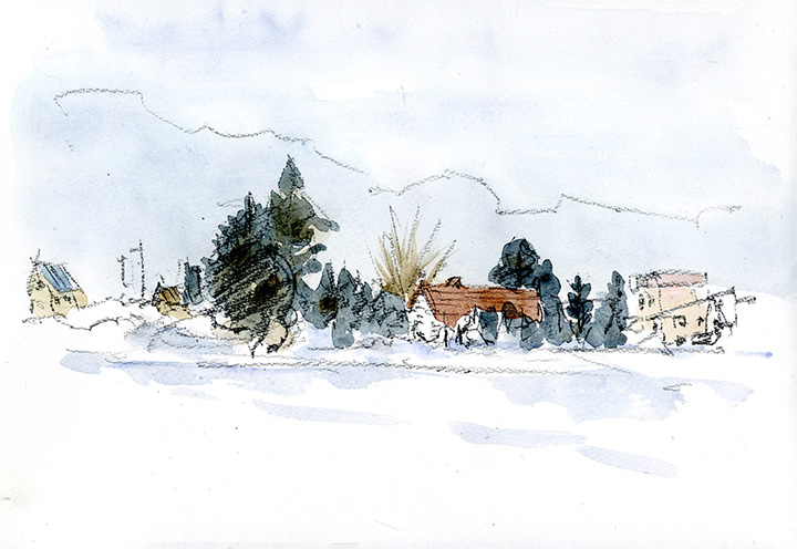 遠くの山並みが逆光と薄雲にくすみ、集落を浮き立たせている。